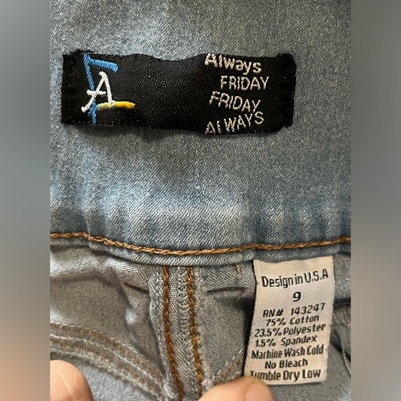 Always Friday high waisted jeans with a stretch. Super soft material. - Picture 9 of 9